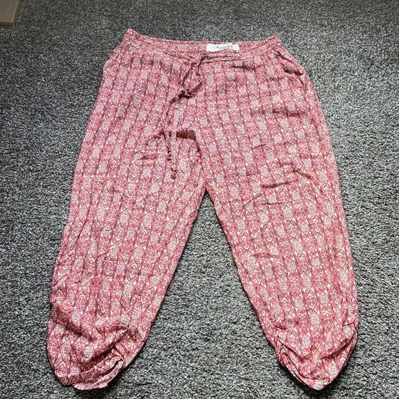 American Rag Casual Elastic Waist Cropped 100% Rayon Pants in geometric pattern - Picture 1 of 8